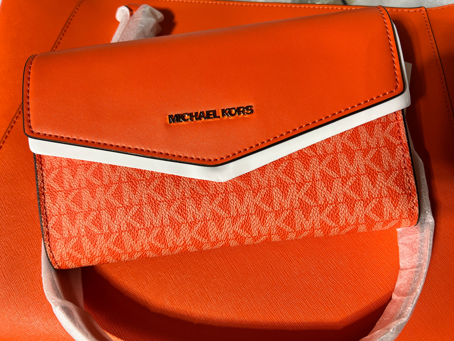 MK - Large 3-In-1 Crossbody Handbag