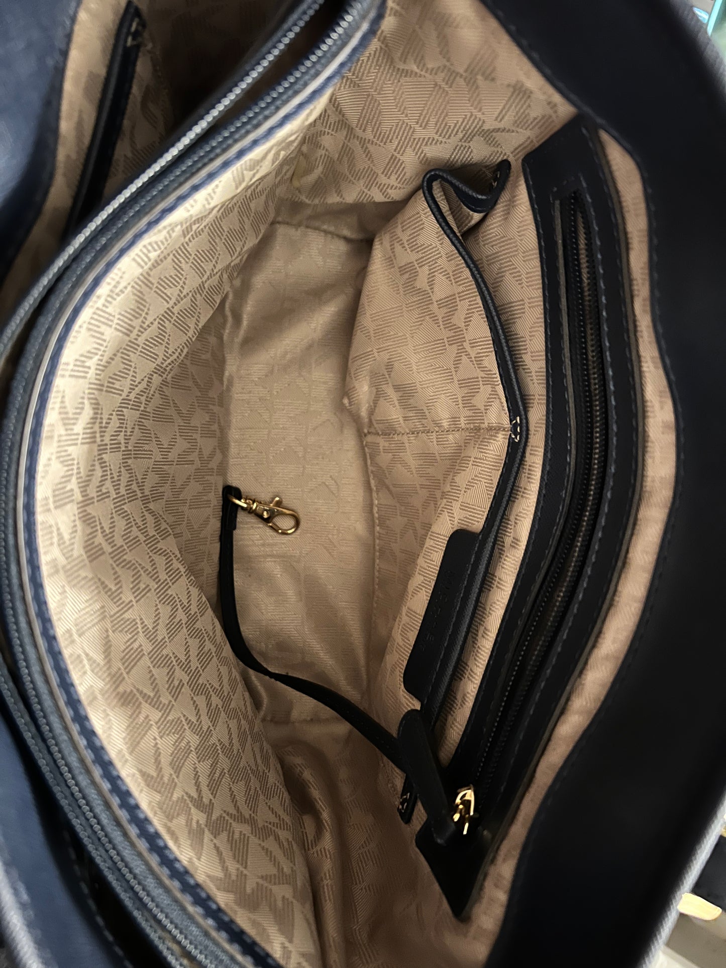 MK - Medium Jet Set Tote