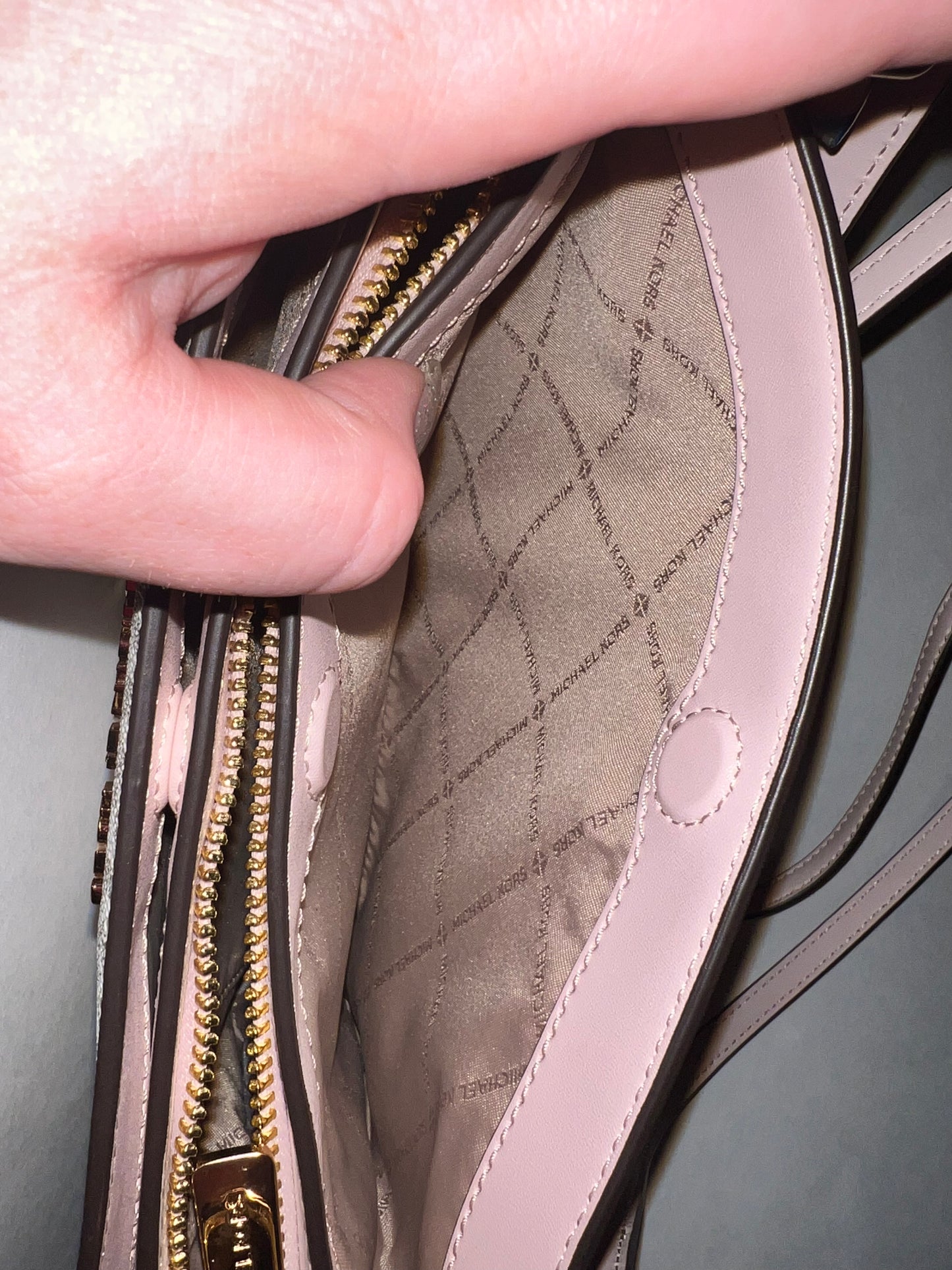 MK - Medium Crossbody